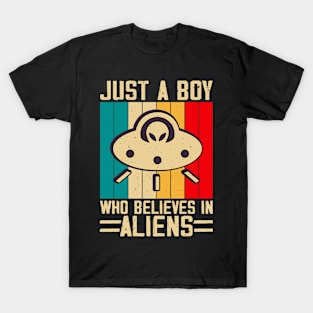 Just a boy who believes in aliens T-Shirt